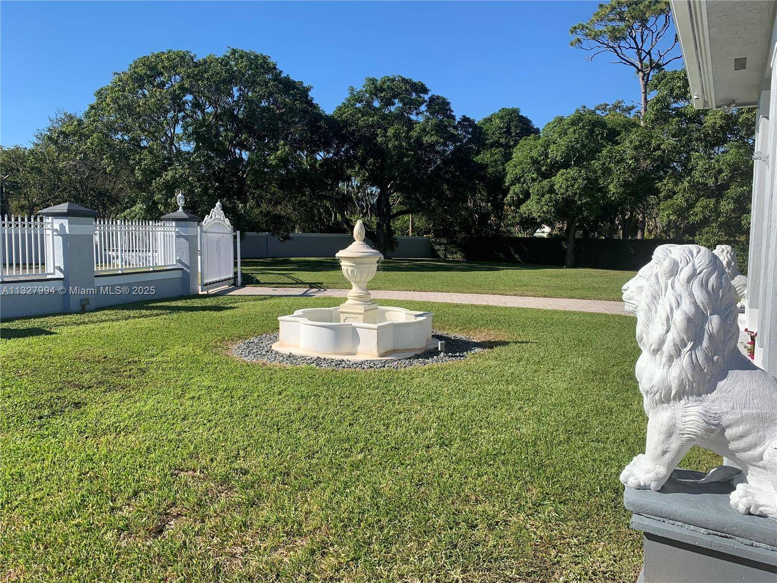 7625 SW 75th AveMiami - picture