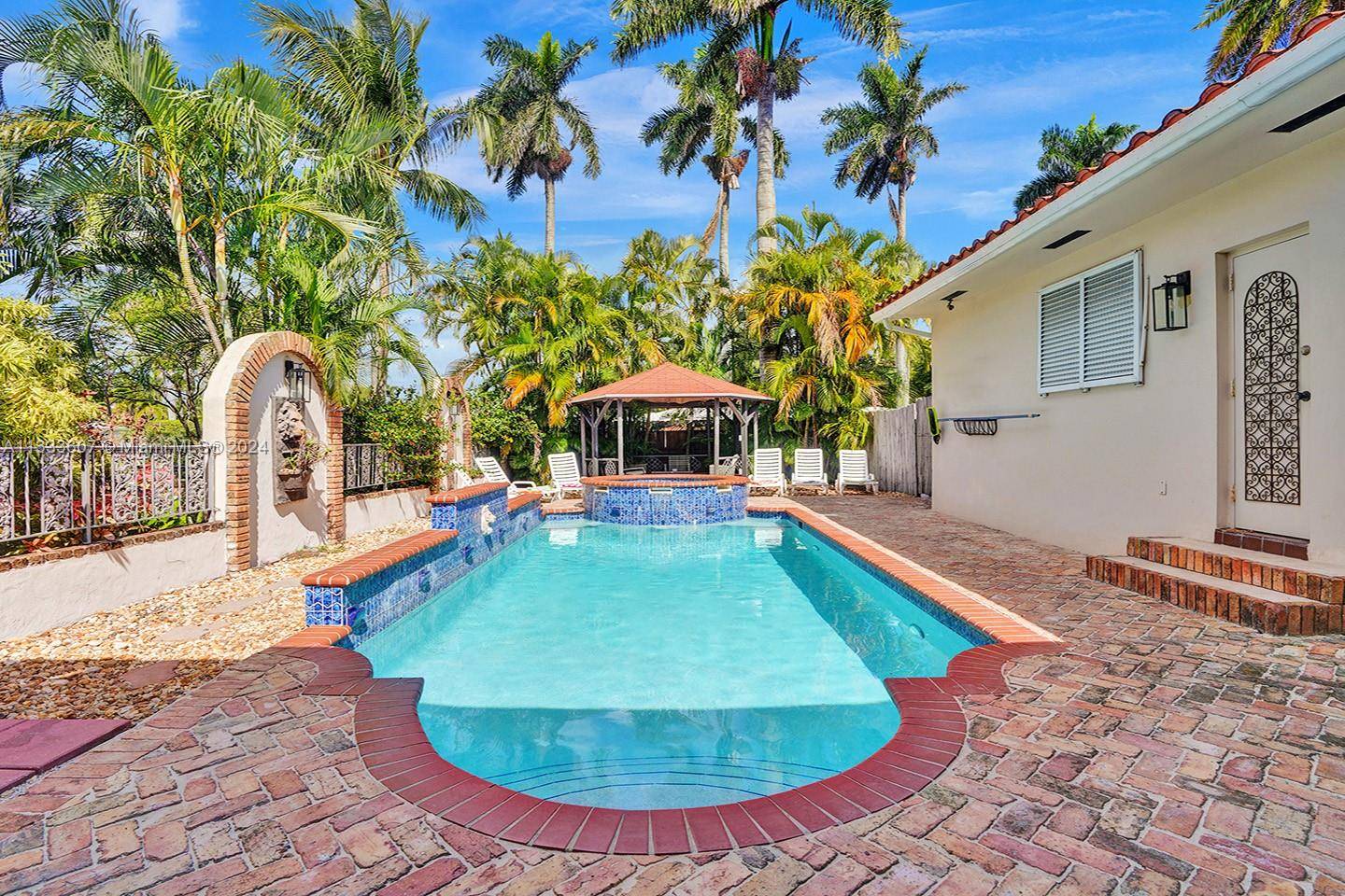 1049 N Southlake DrHollywood - picture