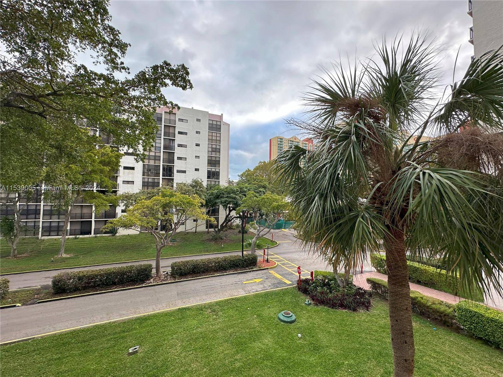 17021 N Bay RdSunny Isles Beach - Condo 5+ Stories,Condo condo unit 320-4 - picture