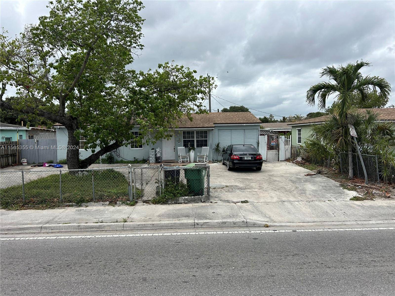 9030 NW 32nd AveMiami - picture