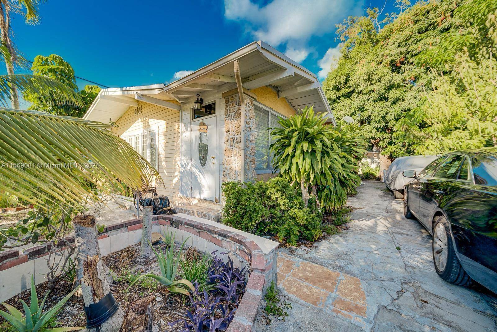 627 SW 11th AveMiami - picture