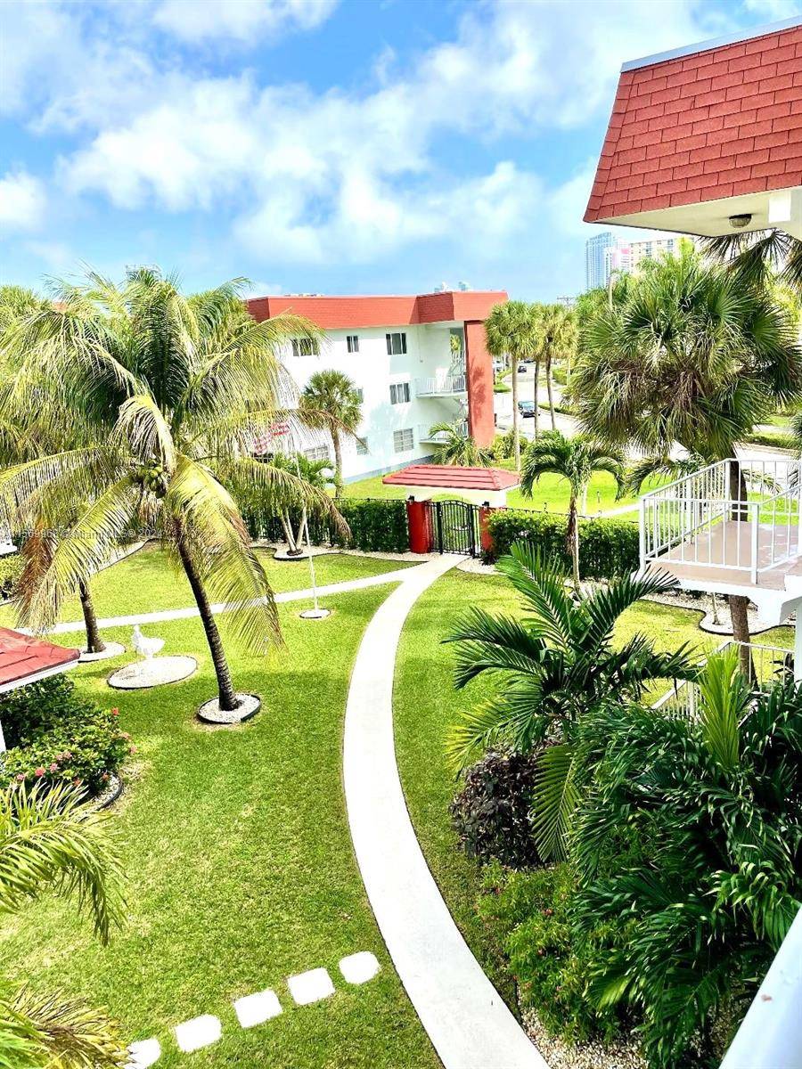 580 Egret DrHallandale Beach - CASA PARADISO CO-OP condo unit 308 - picture
