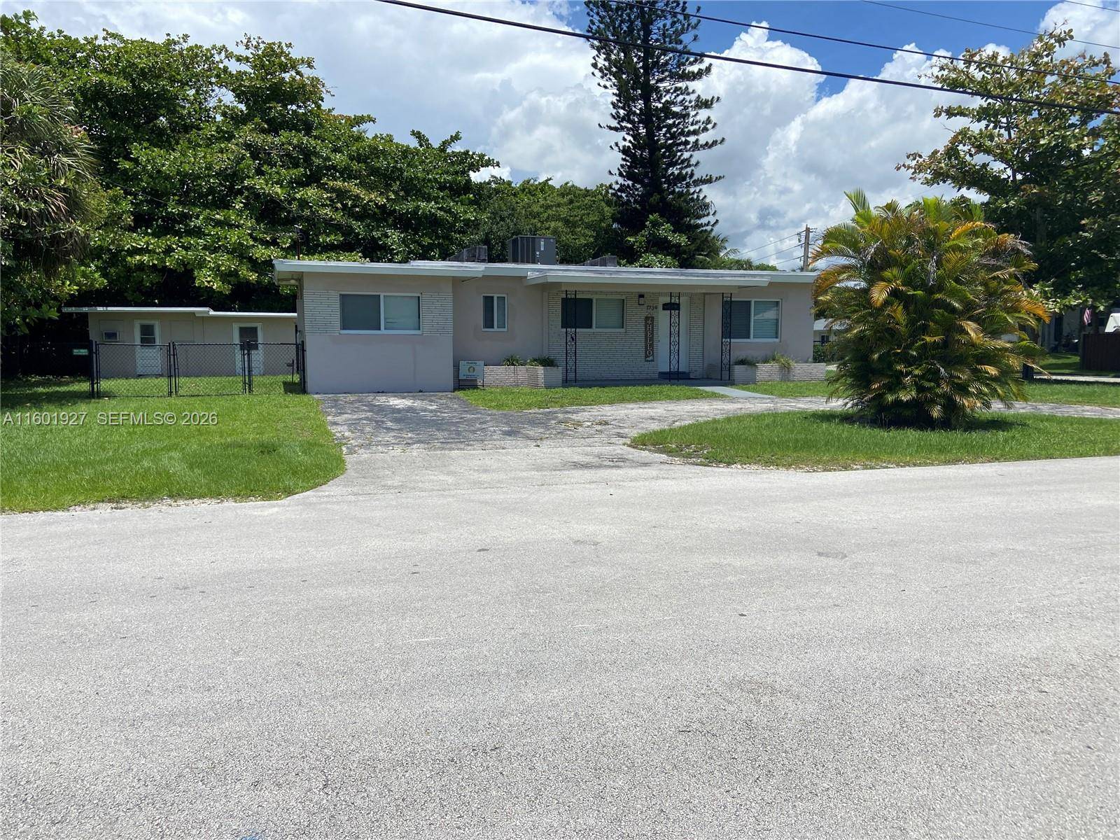1739 SW 28th TerFort Lauderdale - picture