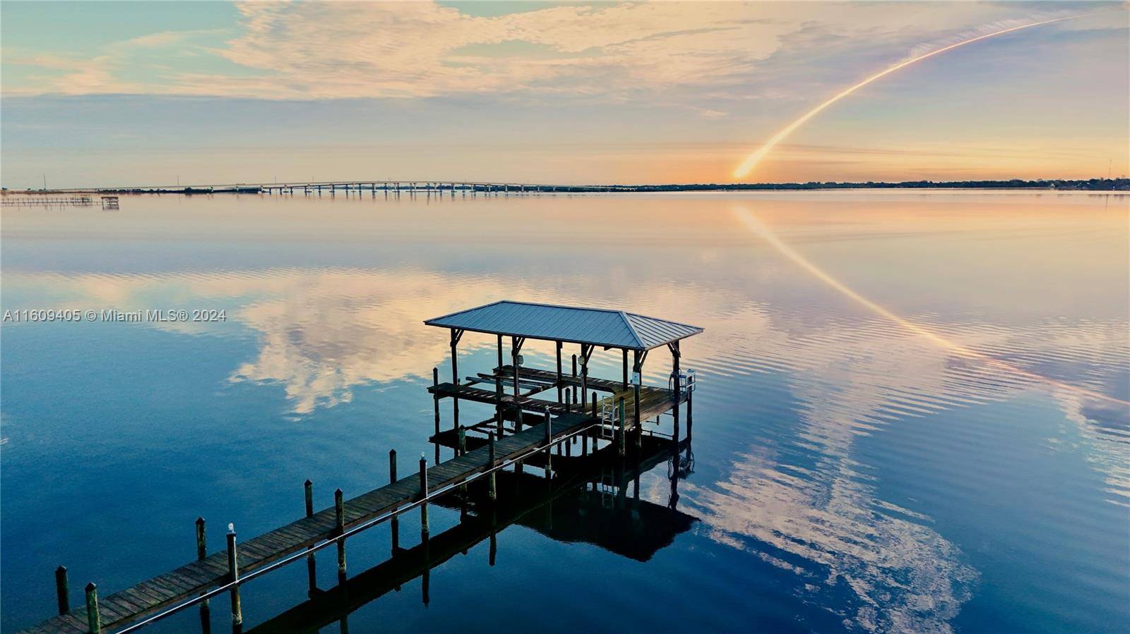 1613 N Indian River DriveCocoa - picture