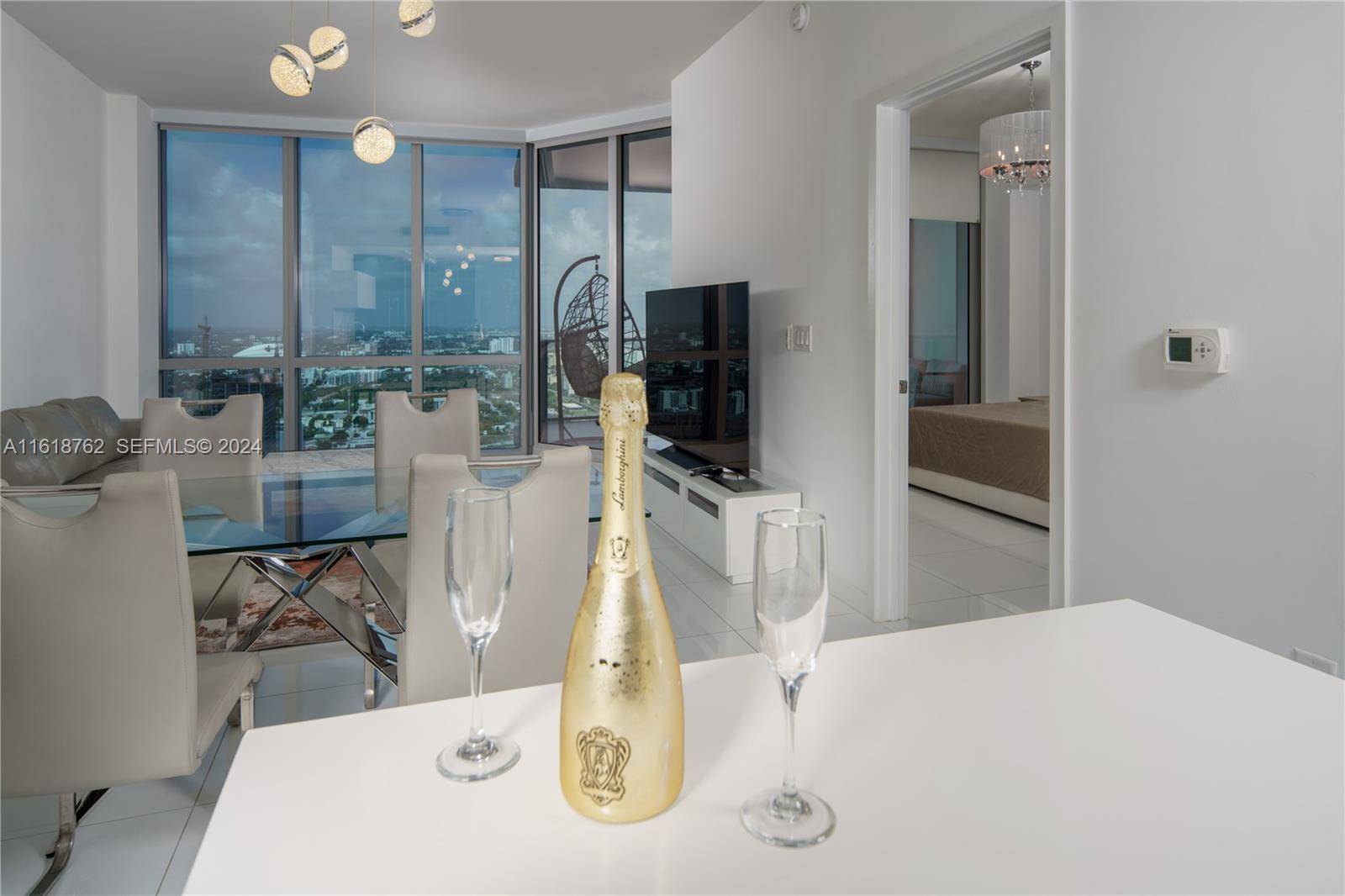 851 NE 1st AveMiami - PARAMOUNT MIAMI WORLDCENT condo unit 4406 - picture