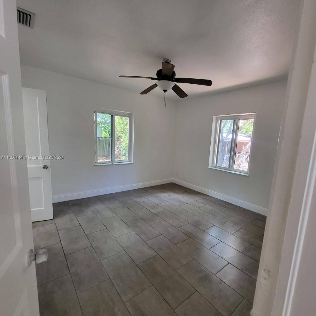 7710 NE 1st CtMiami - picture