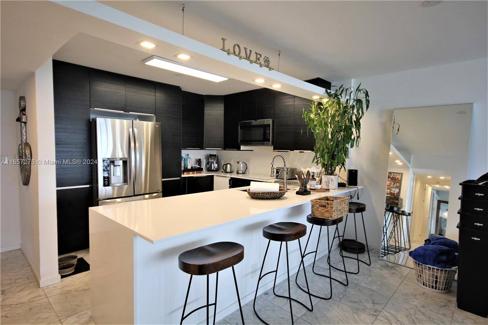 5151 Collins AveMiami Beach - Condo/Co-Op/Annual,Condo condo unit 933 - picture