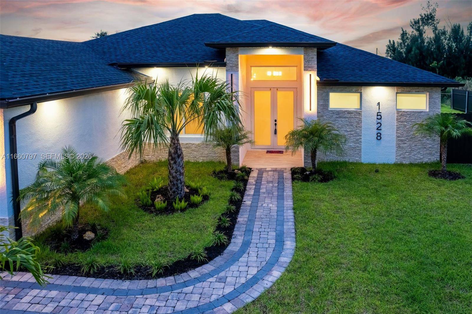 1528 SW 15th AveCape Coral - picture