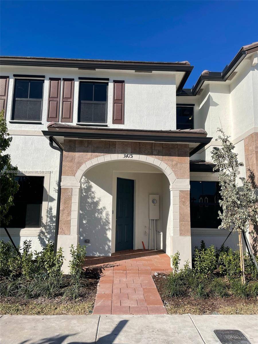 3415 W 112th TerHialeah - picture