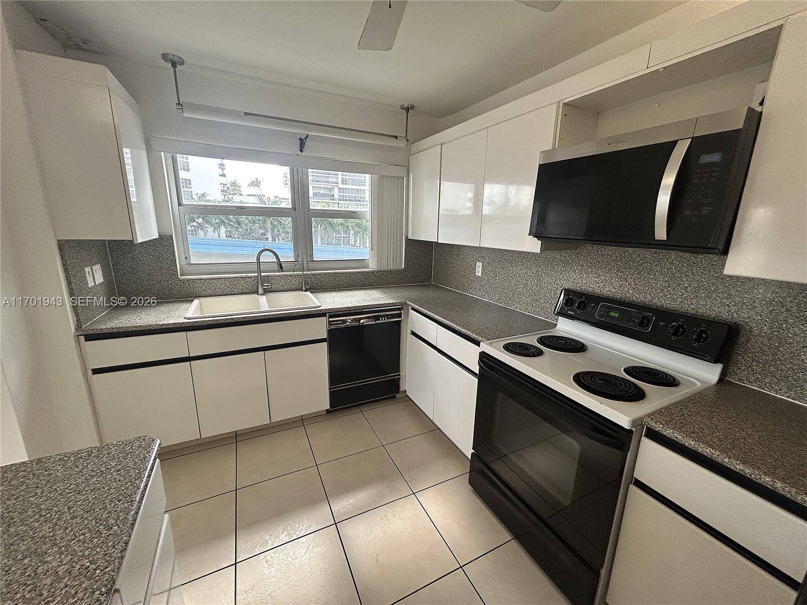 1825 S Ocean DrHallandale Beach - IMPERIAL TOWERS APTS COND,IMPERIAL TOWERS condo unit 401 - picture