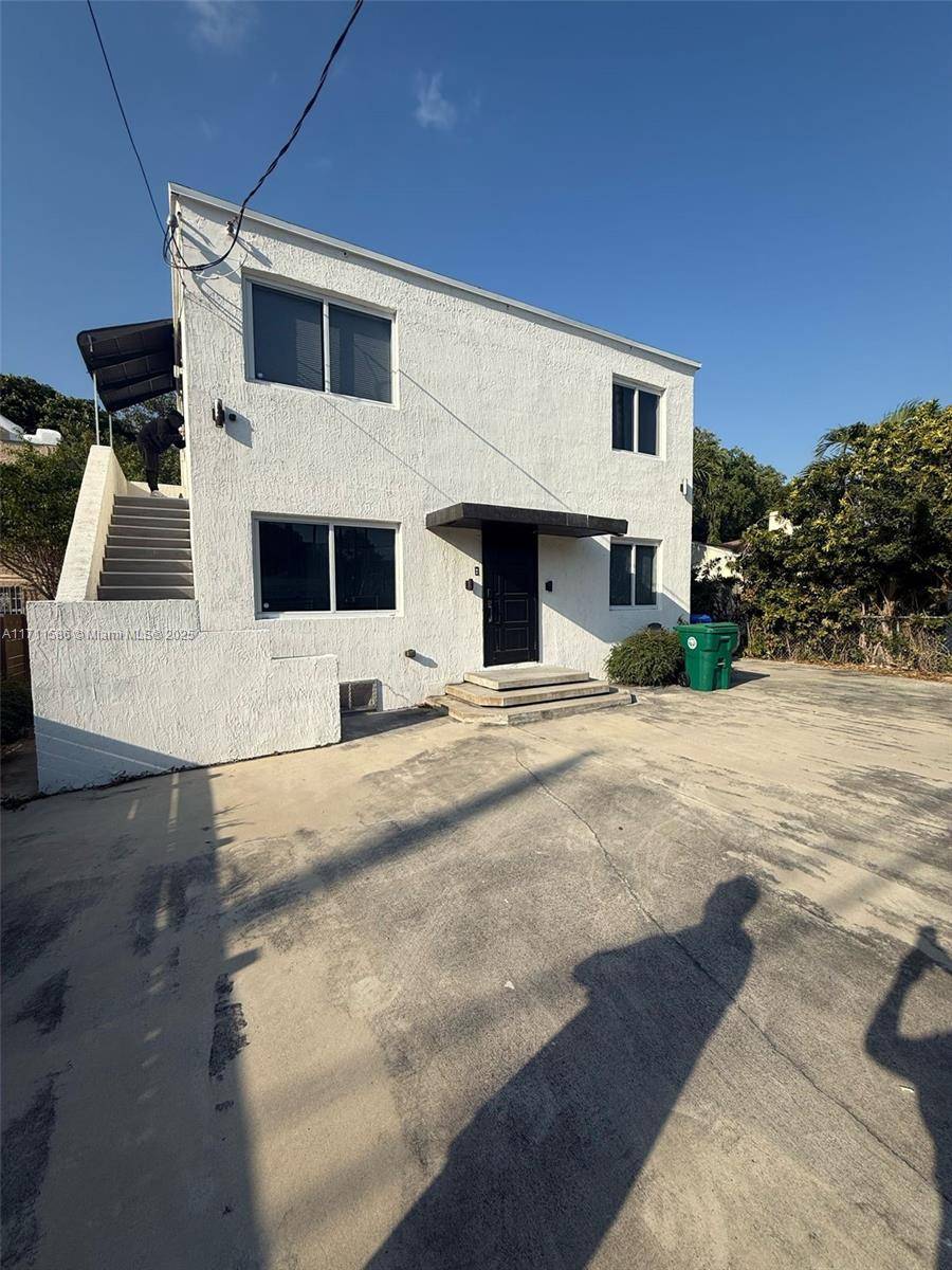 241 NW 34th TerMiami - picture