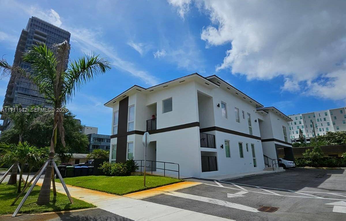210 SE 10th StHallandale Beach - picture