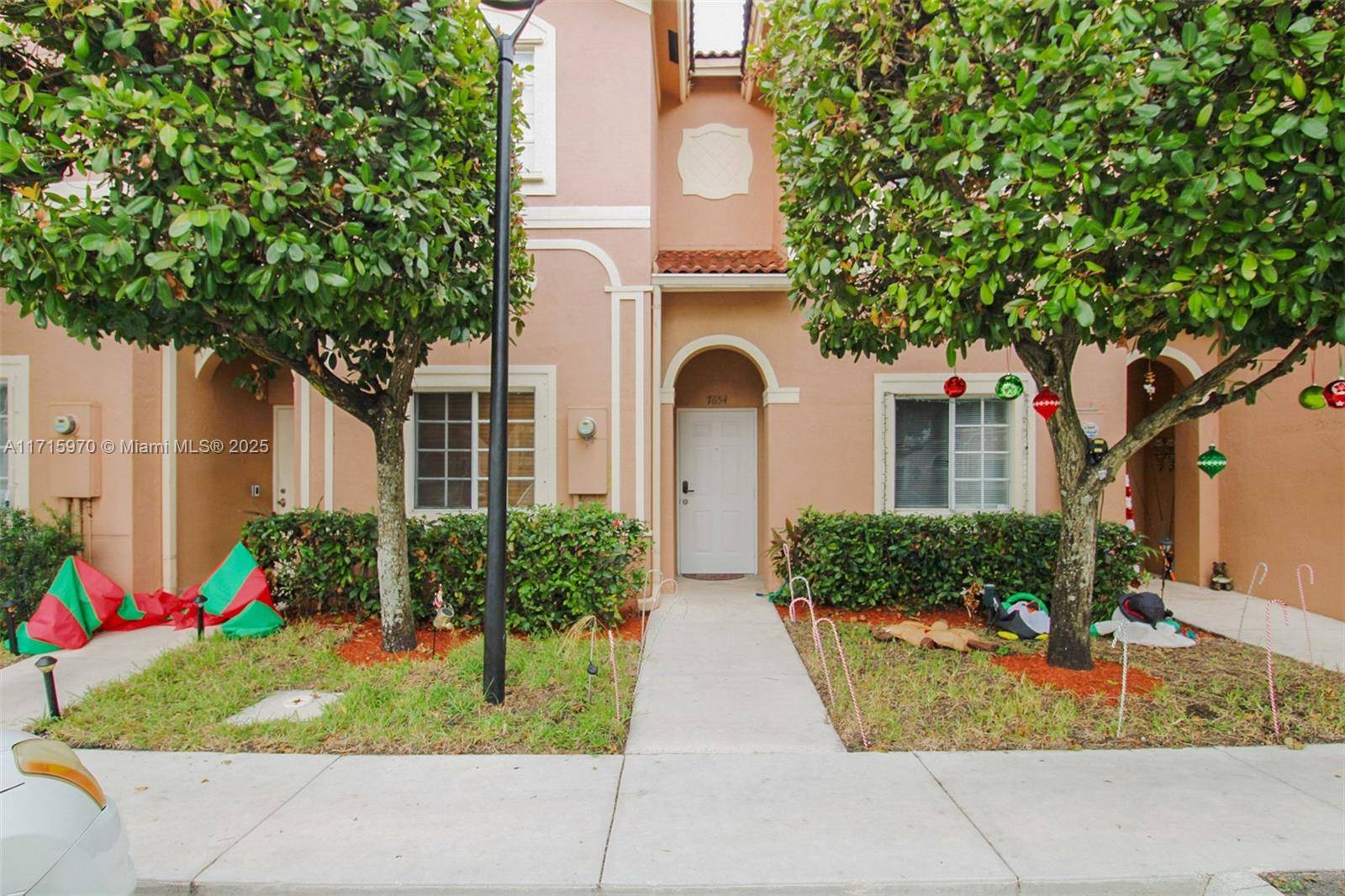 7854 Catalina CirTamarac - picture
