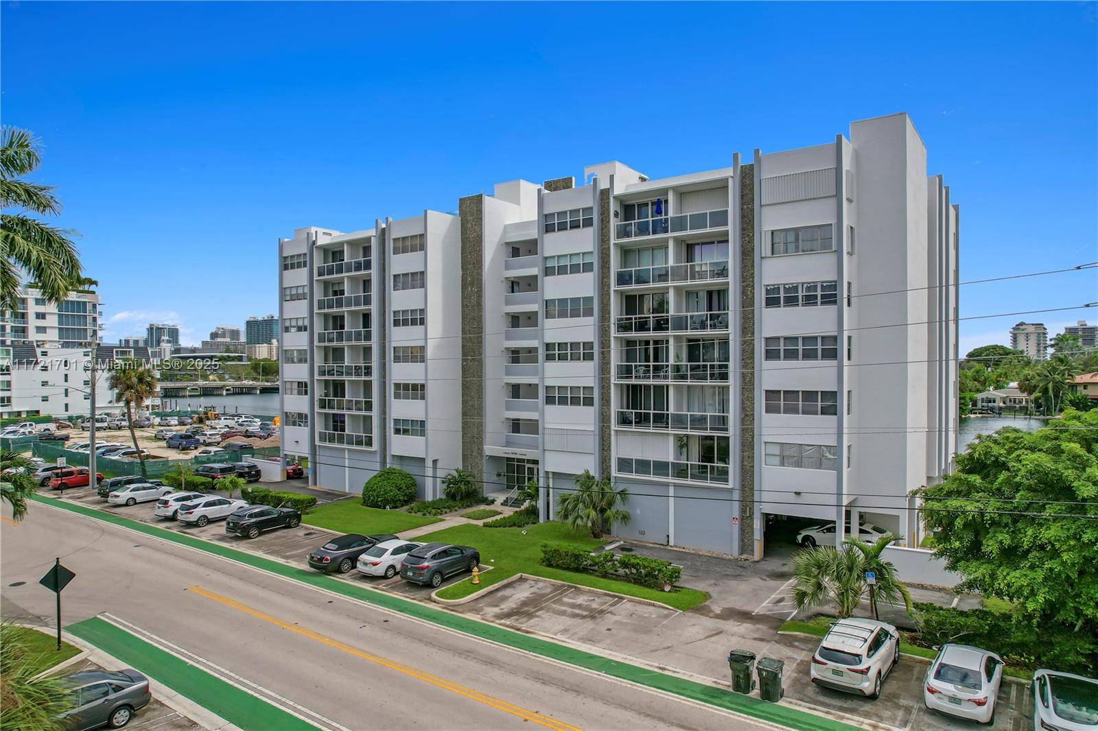 9381 E Bay Harbor DrBay Harbor Islands - LONDON TOWERS CONDO condo unit 401N - picture