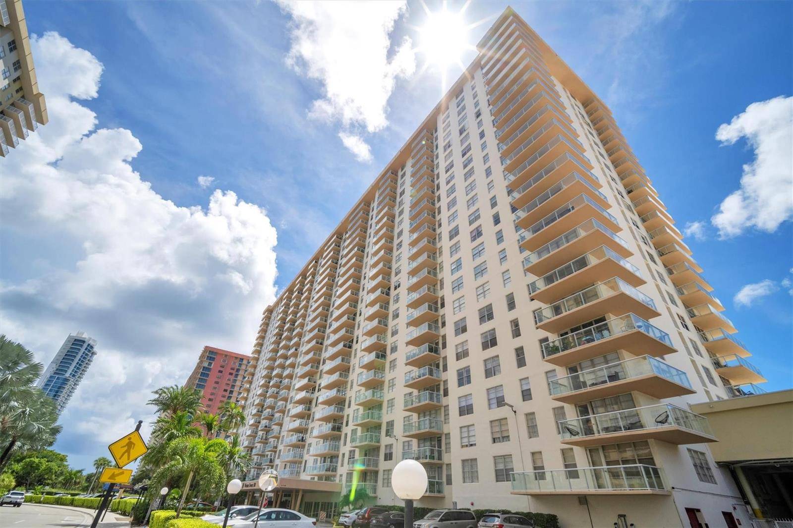230 174thSunny Isles Beach - Winston Towers 300 condo unit 814 - picture