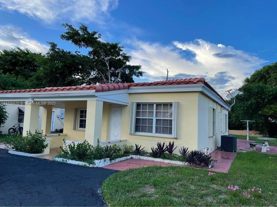 1223 NE 181st StNorth Miami Beach - picture