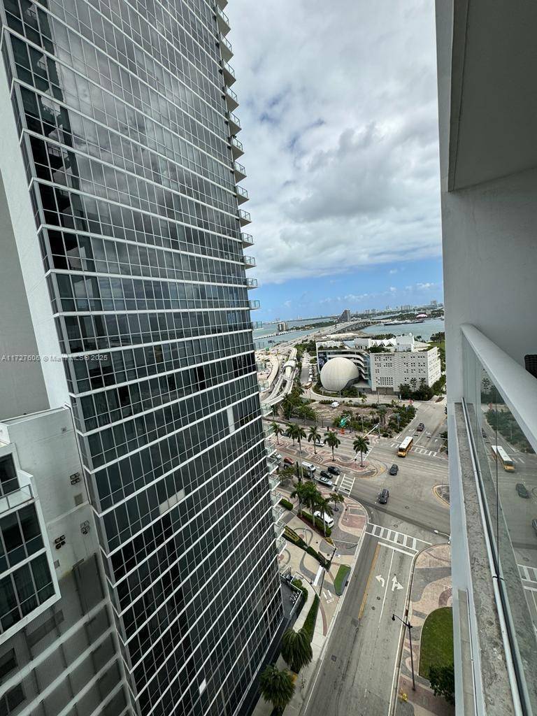 1040 Biscayne BlvdMiami - TEN MUSEUM PK RESIDENTIAL condo unit 1505 - picture