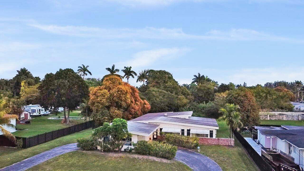 13945 N MiamiMiami - picture