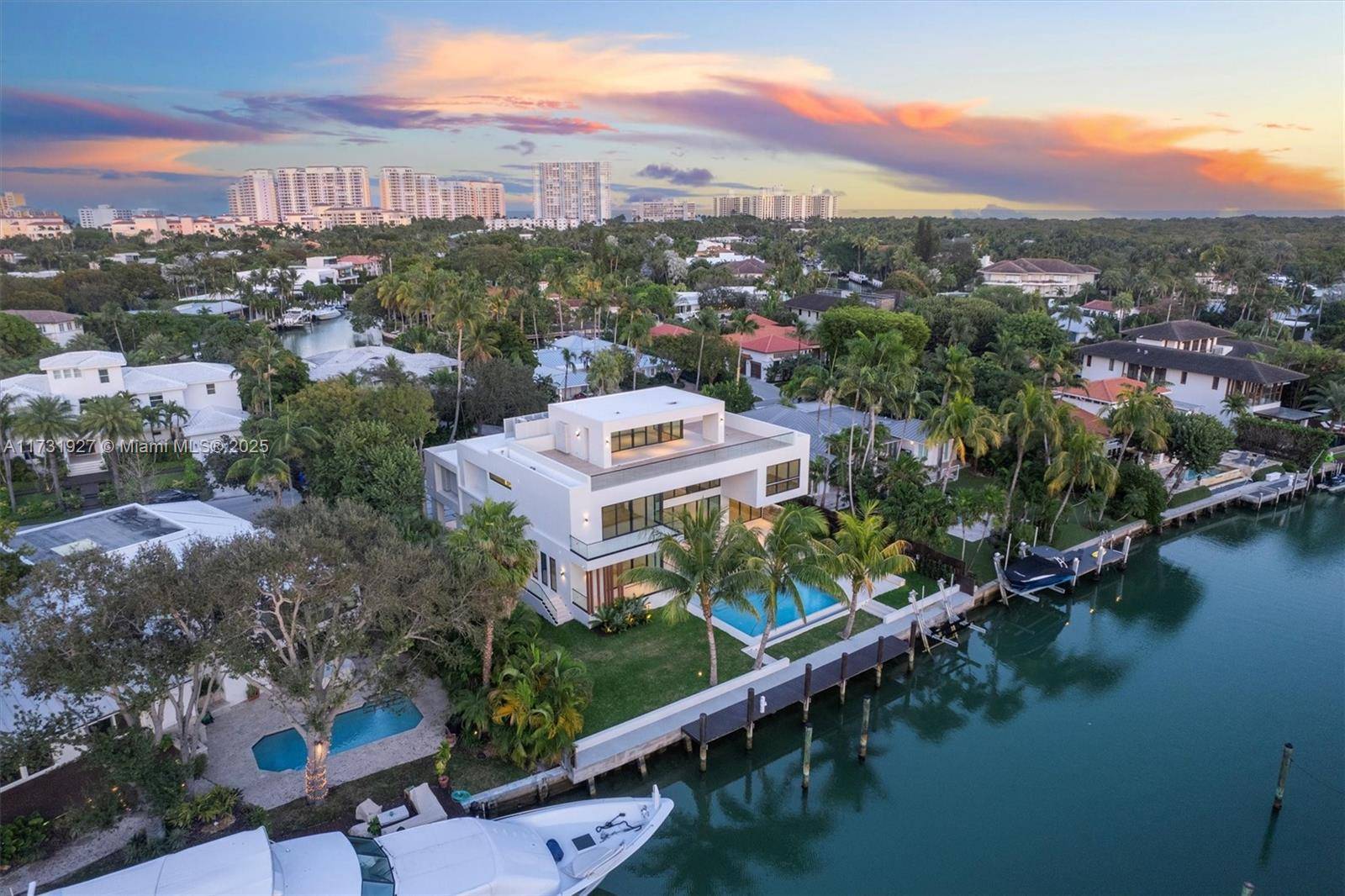 960 Mariner DrKey Biscayne - picture