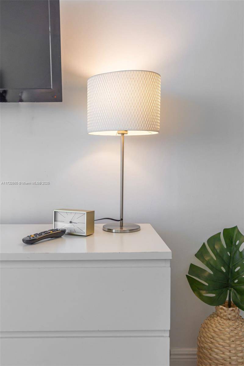 5445 Collins AveMiami Beach - Eff/Std/Hotel Room-Annual,Condo condo unit 1633 - picture