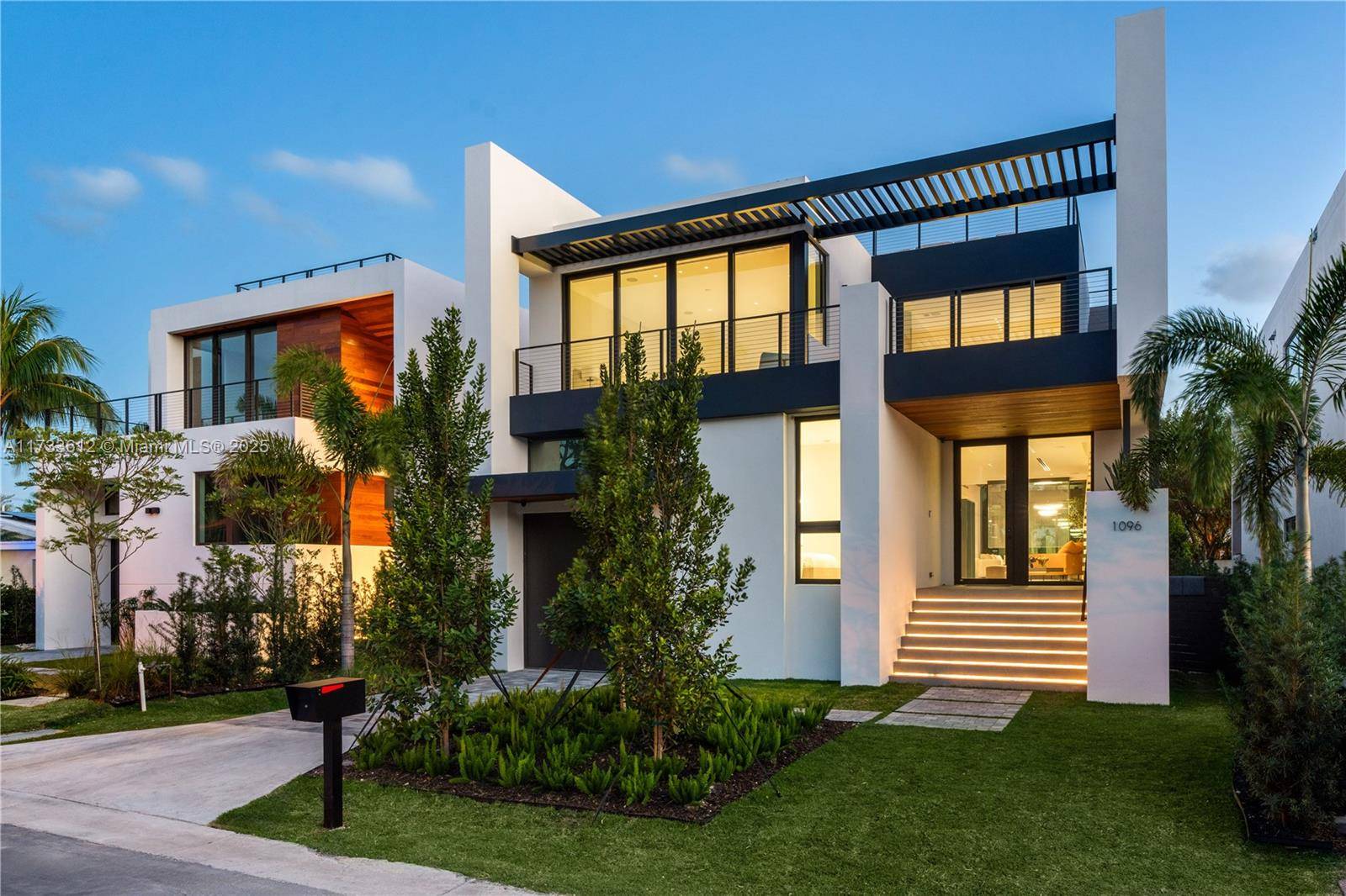 1096 N Venetian DrMiami - picture