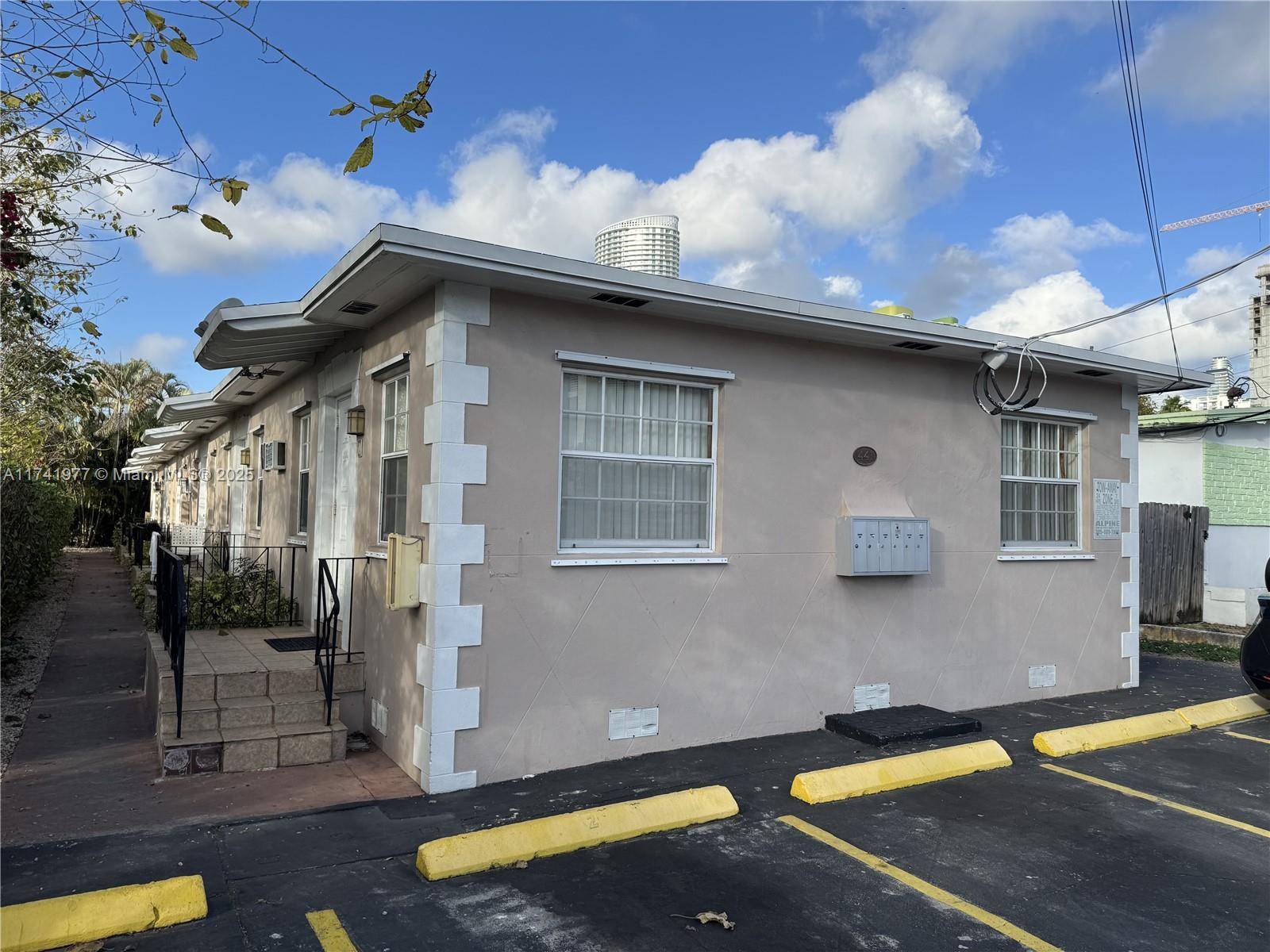 441 SW 10th StMiami - picture