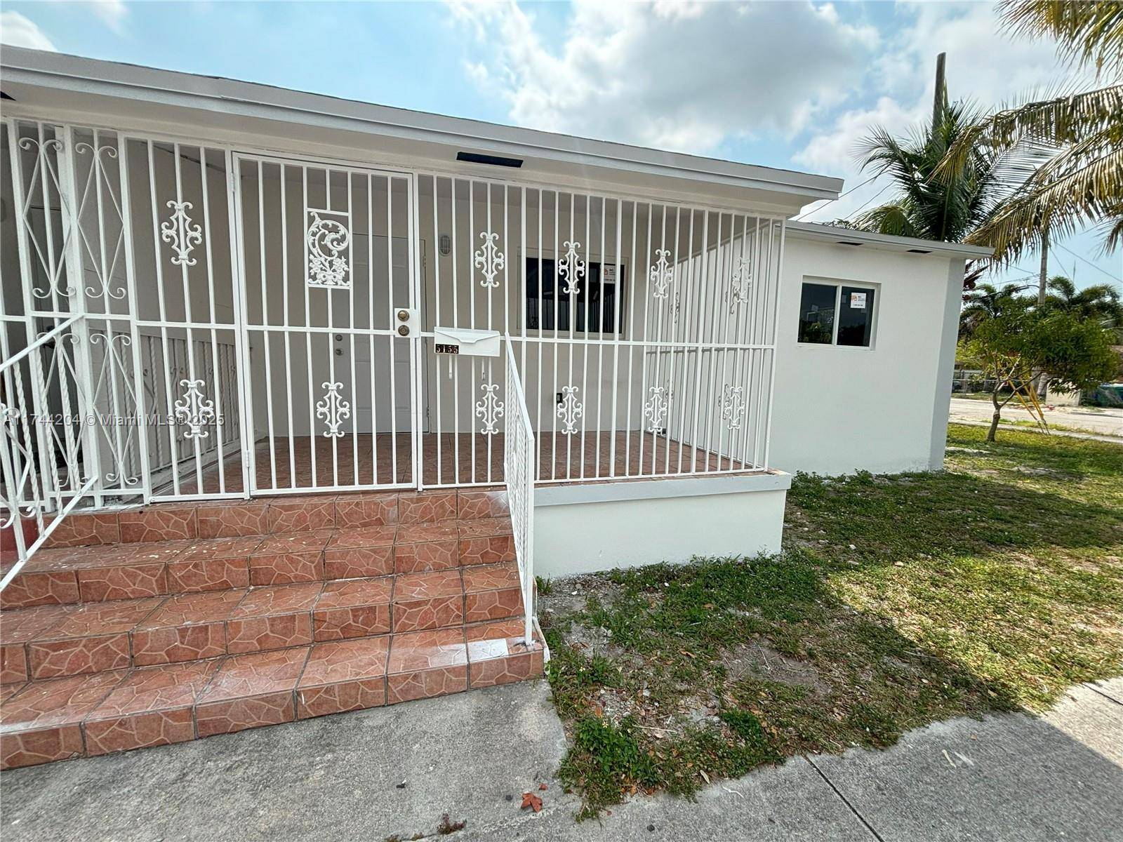 5155 NW 12th AveMiami - picture