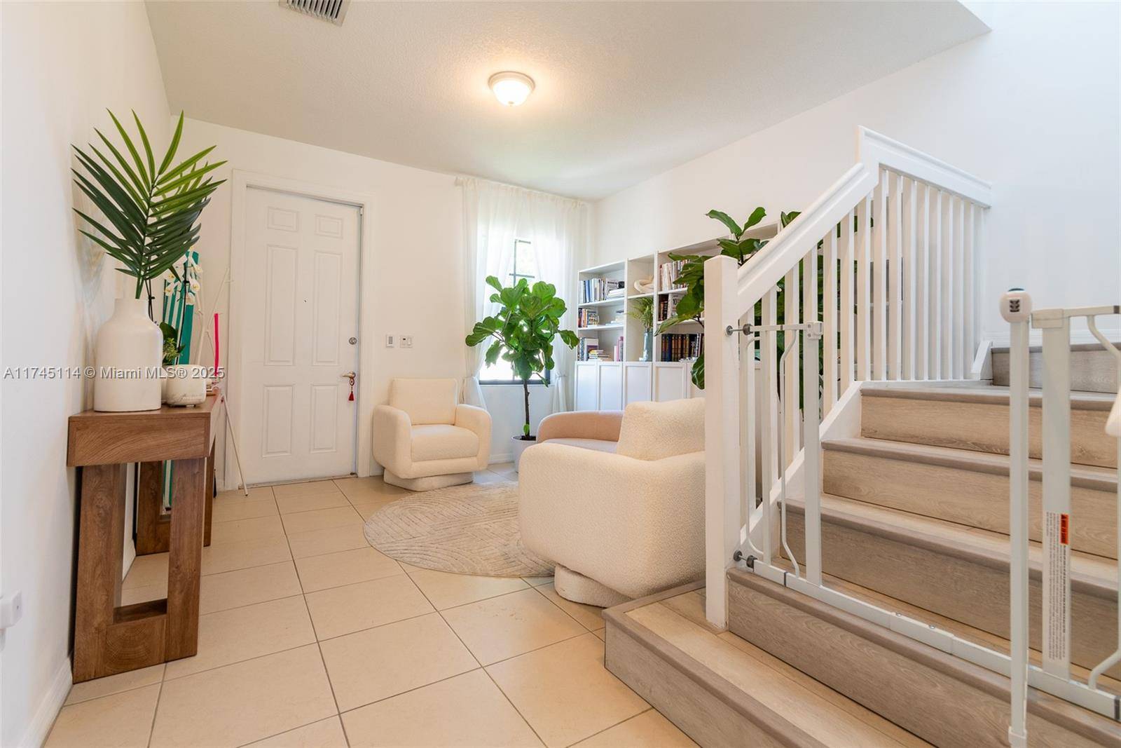 686 NE 191st TerMiami - picture