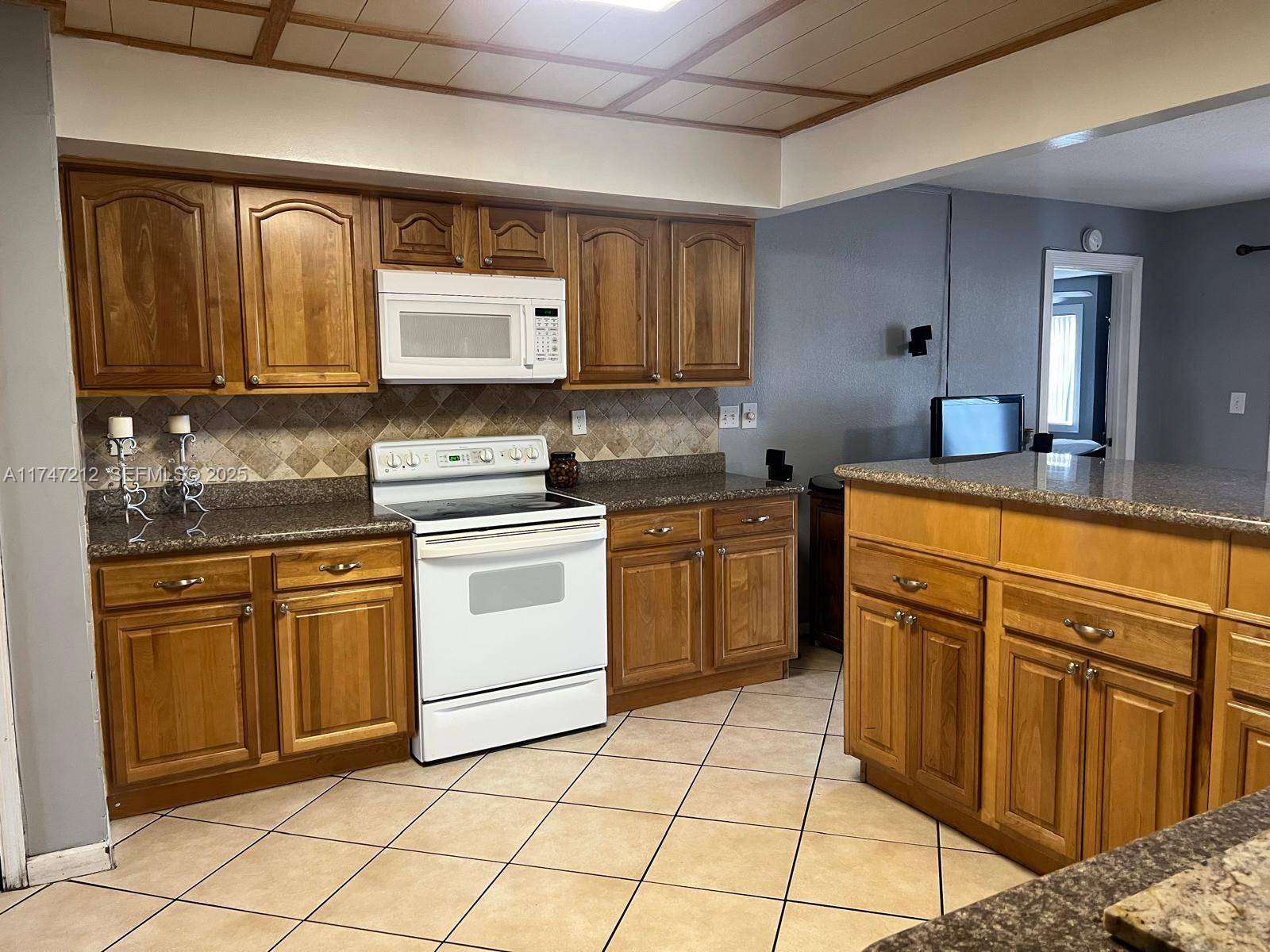 3057 Coral Springs DrCoral Springs - Condo 1-4 Stories,Condo condo unit 102 - picture
