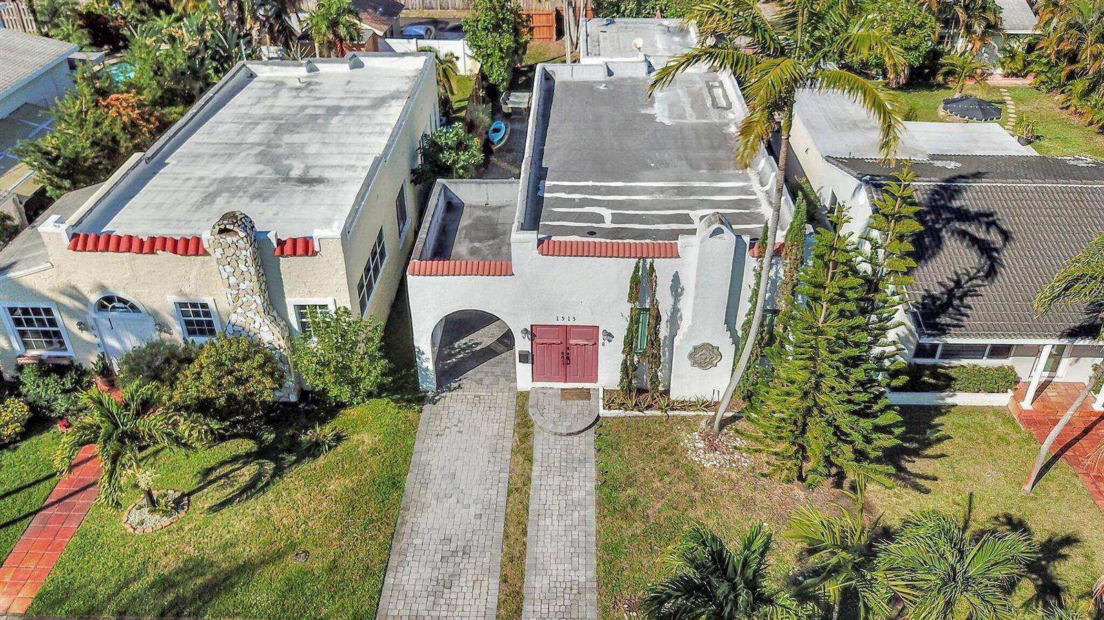 1513 AdamsHollywood - picture