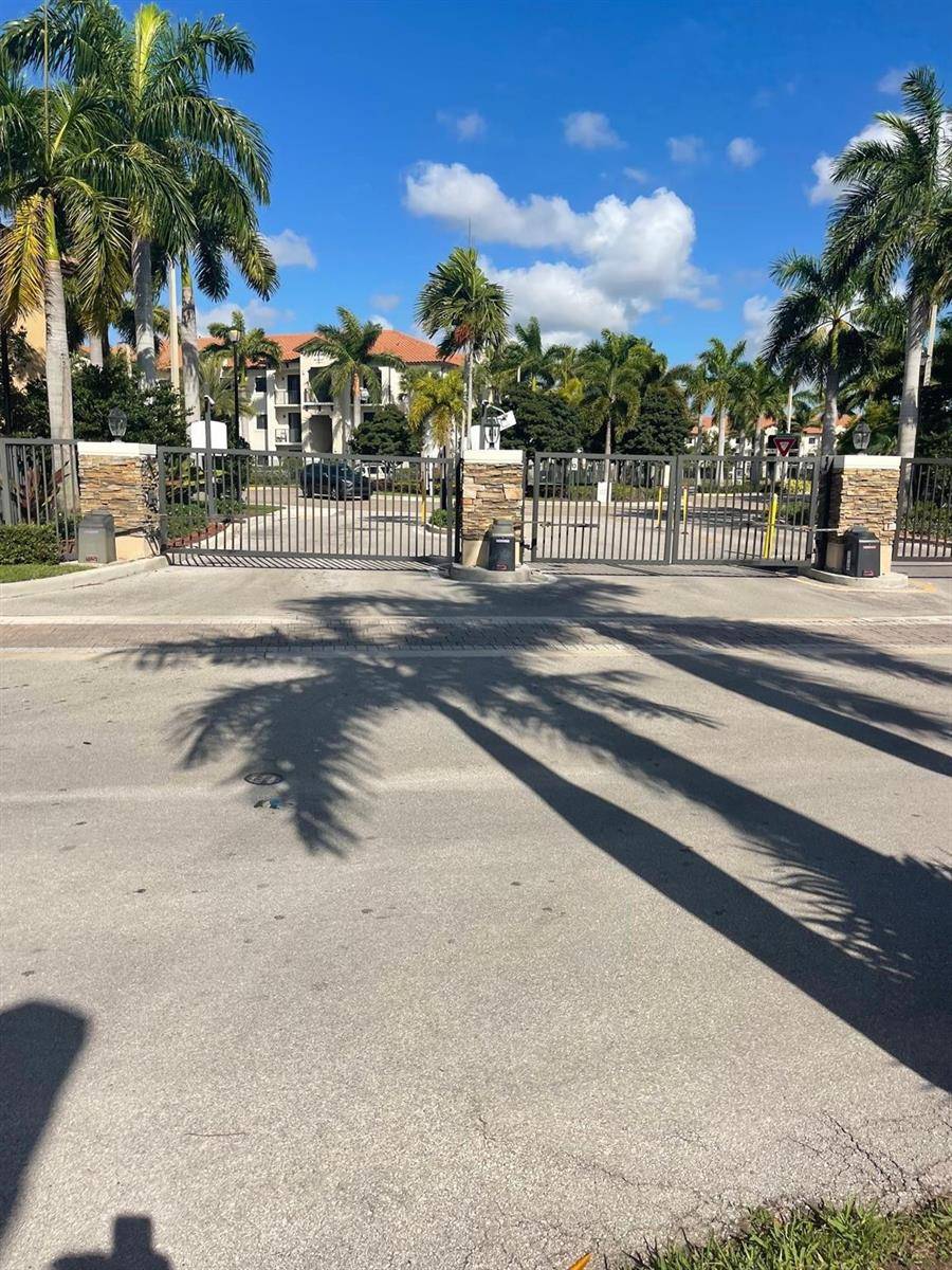 5454 NW 27Margate - Townhouse condo unit 5454 - picture
