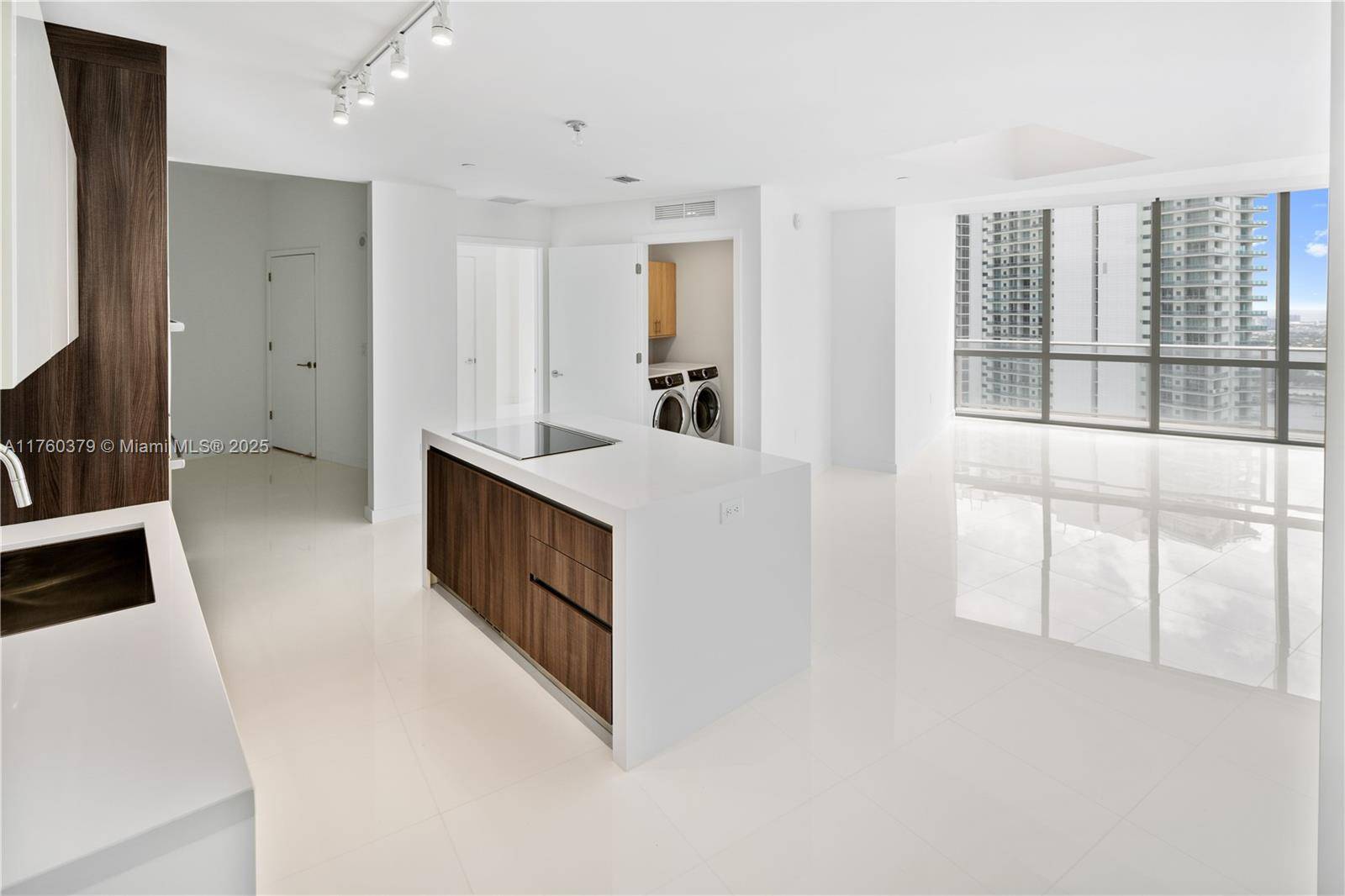 851 NE 1st AveMiami - PARAMOUNT MIAMI WORLDCENT,Paramount Miami Worl condo unit 4203 - picture