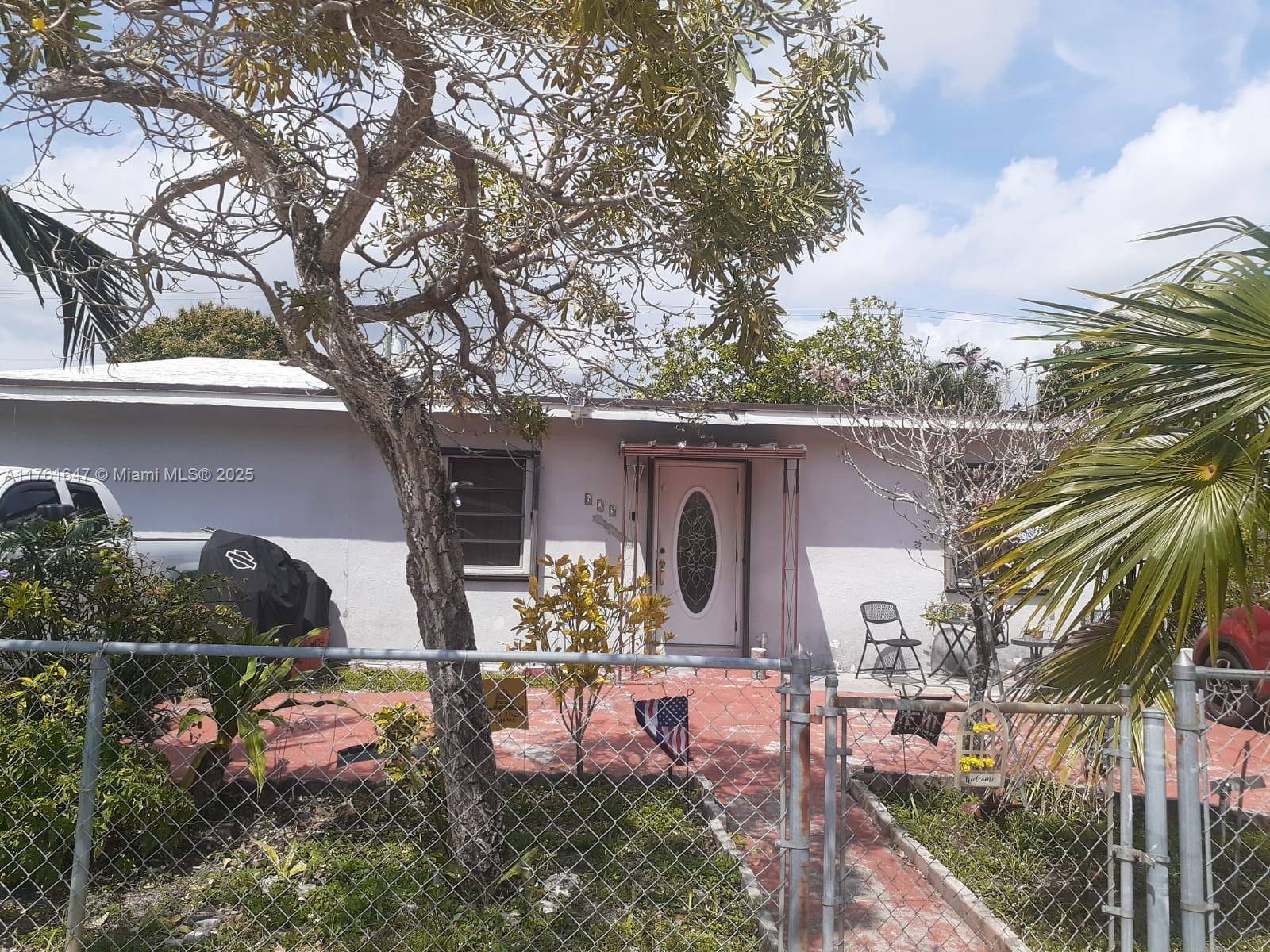 625 E 28th StHialeah - picture