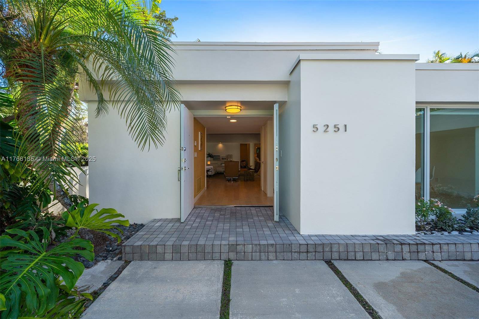 5251 La Gorce DrMiami Beach - picture