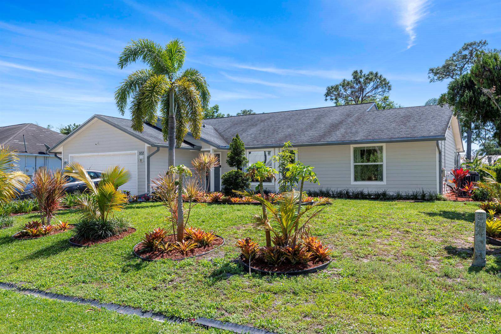 932 SE DamaskPort St. Lucie - picture