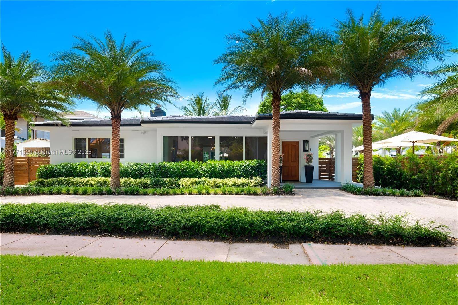 2575 Pine Tree DrMiami Beach - picture