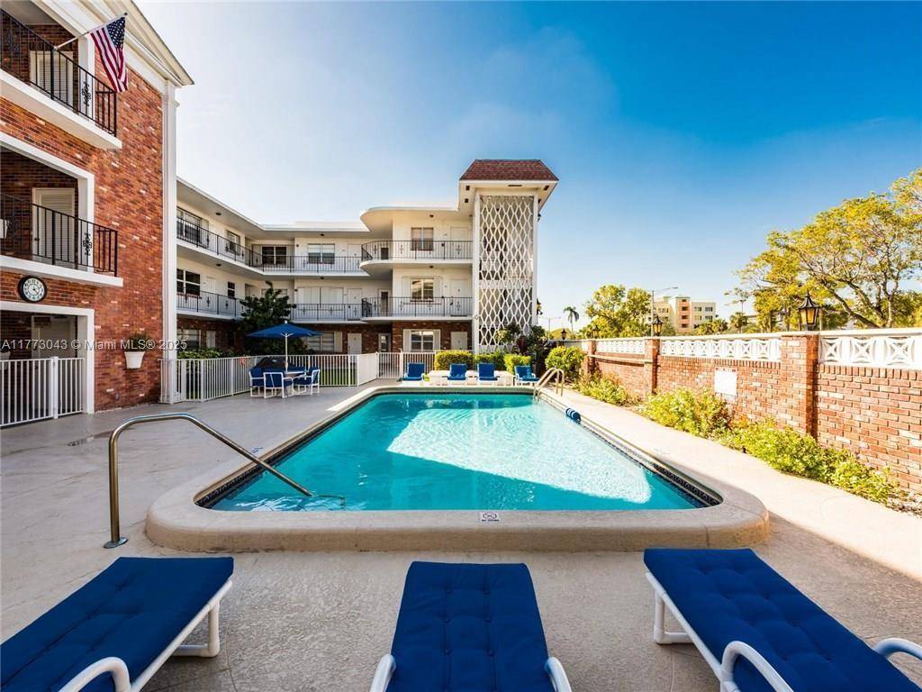 2340 NE 9th StFort Lauderdale - PARK RIDGE EAST APTS COND condo unit 210 - picture