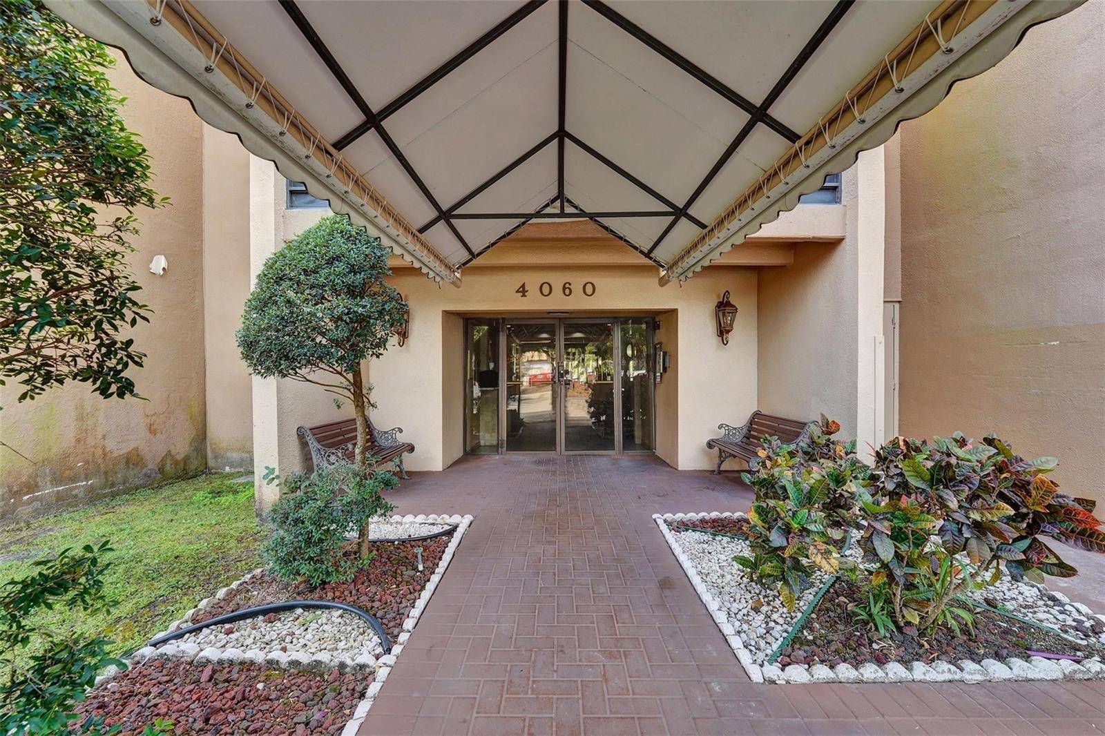 4060 N HillsHollywood - Condo condo unit 32 - picture