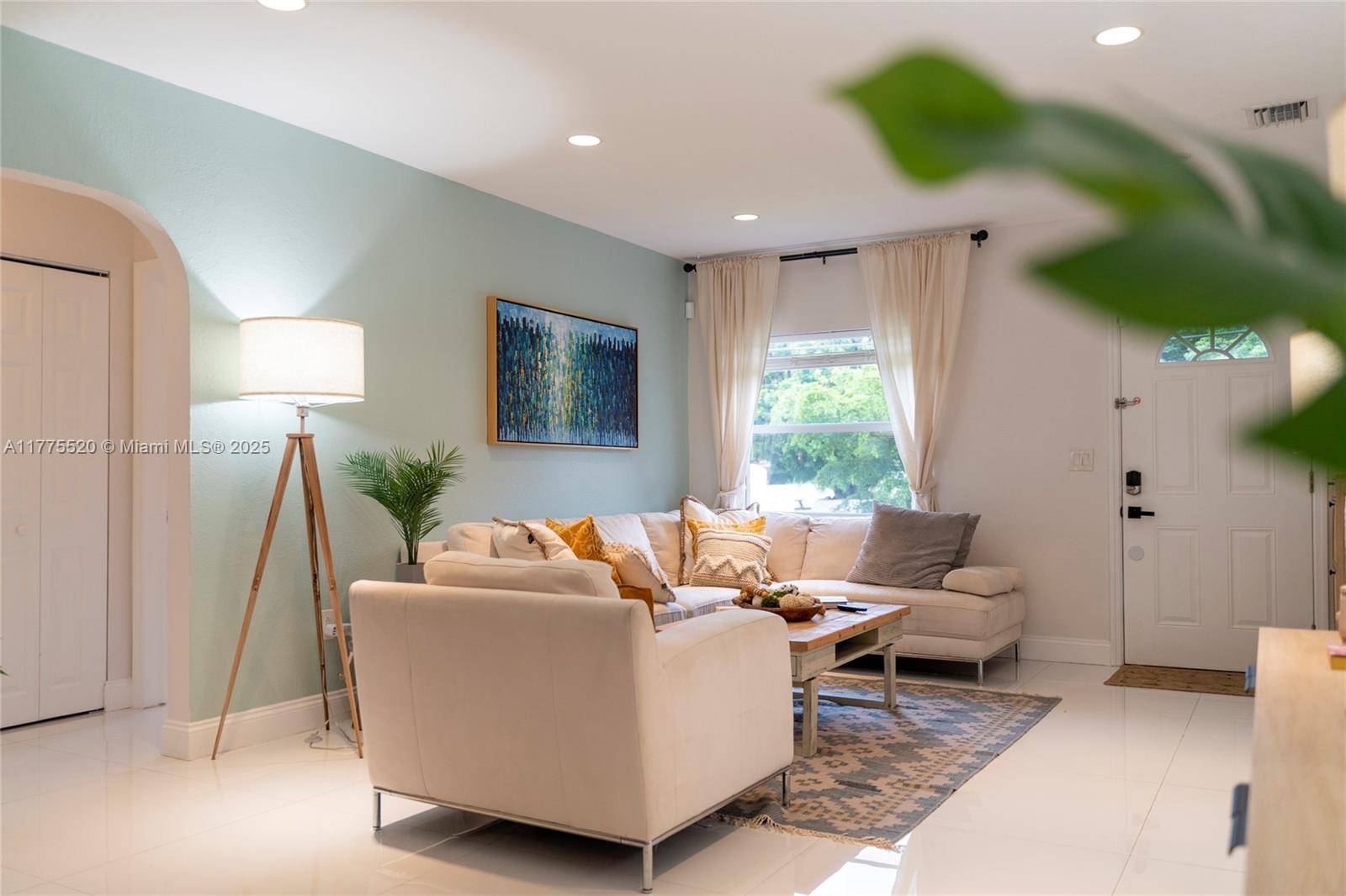 775 NW 44th StMiami - picture