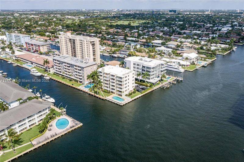 2881 NE 33rd CtFort Lauderdale - CARLYLE CONDOMINIUM condo unit PHC - picture