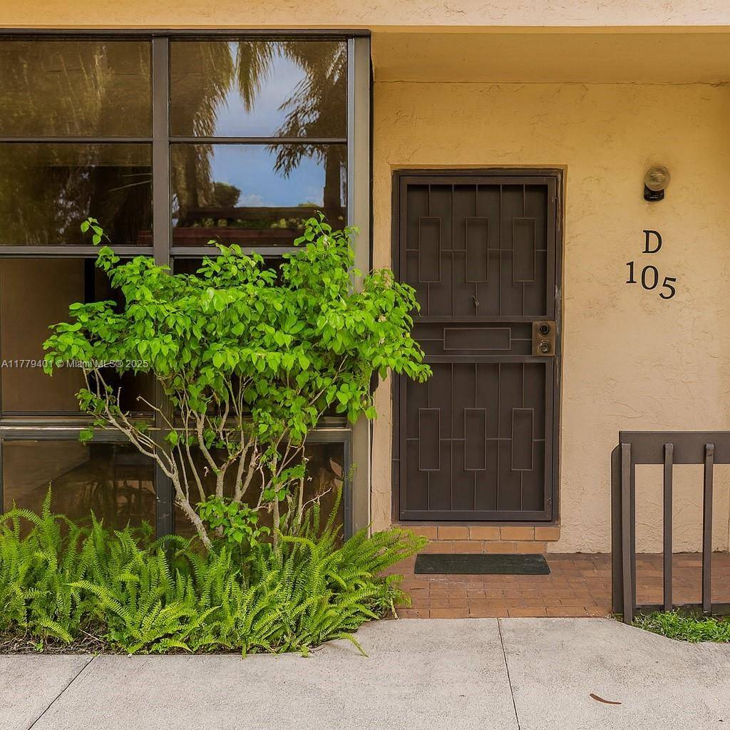 800 NE 199th StMiami - NORTHLAKE VLG AT CALIF CL condo unit 105D - picture