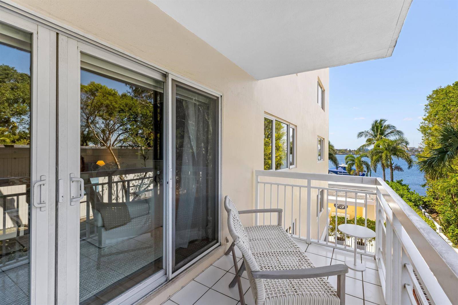 250 BradleyPalm Beach - LAKE TOWERS CONDO condo unit 307 - picture