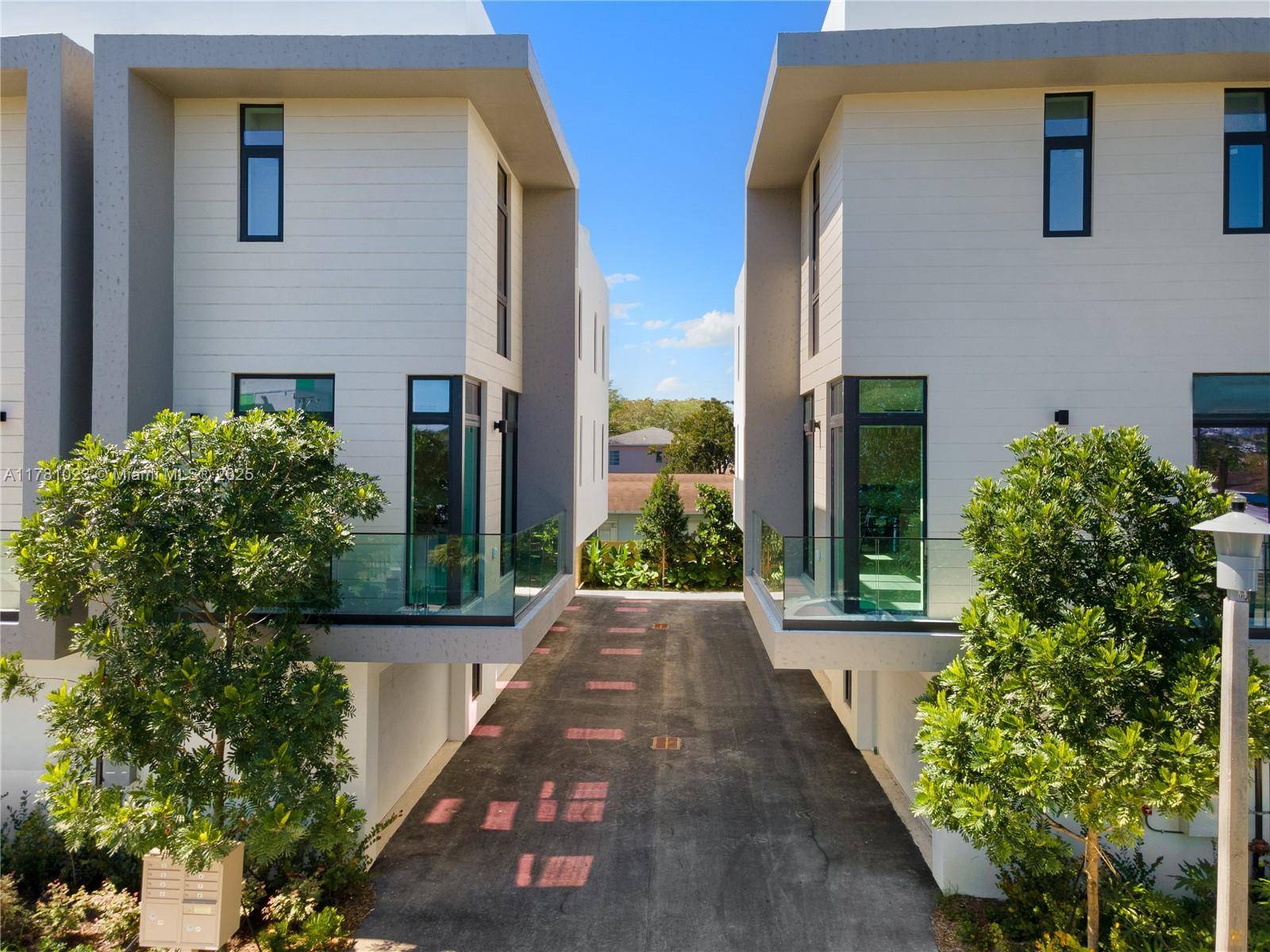 2501 SW 27 STMiami - Townhouse,Condo condo unit 2 - picture