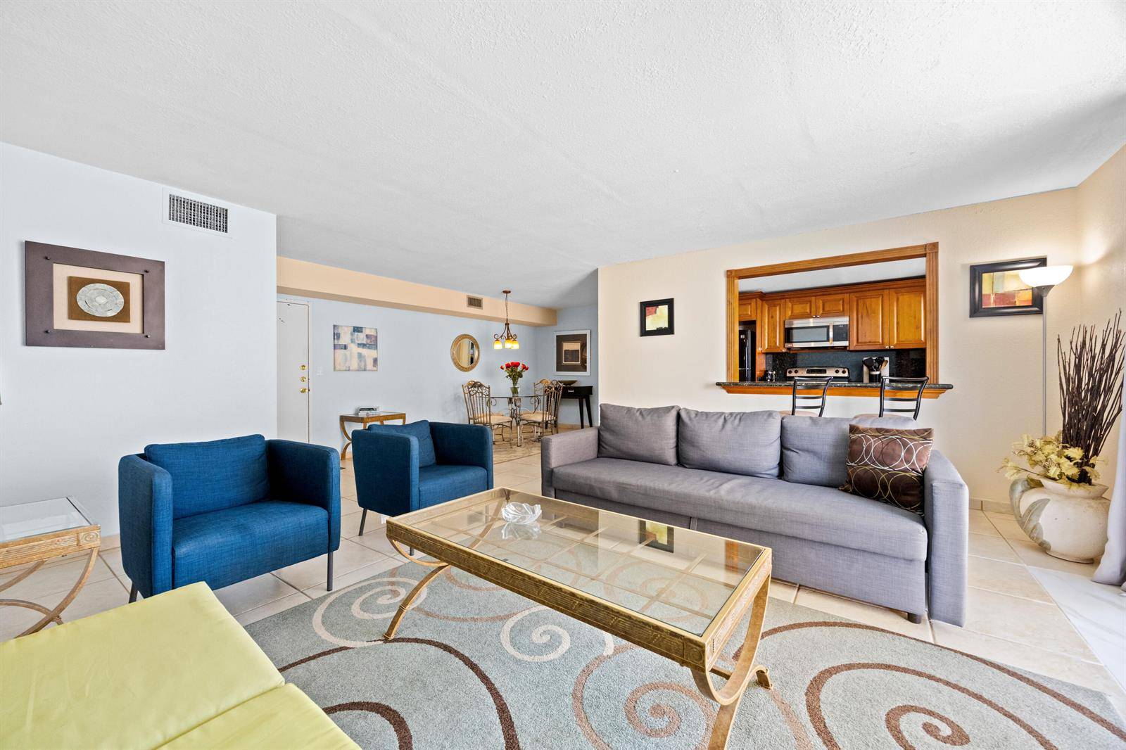 137 Golden IslesHallandale Beach - GOLDEN SURF TOWERS CONDO condo unit 501 - picture