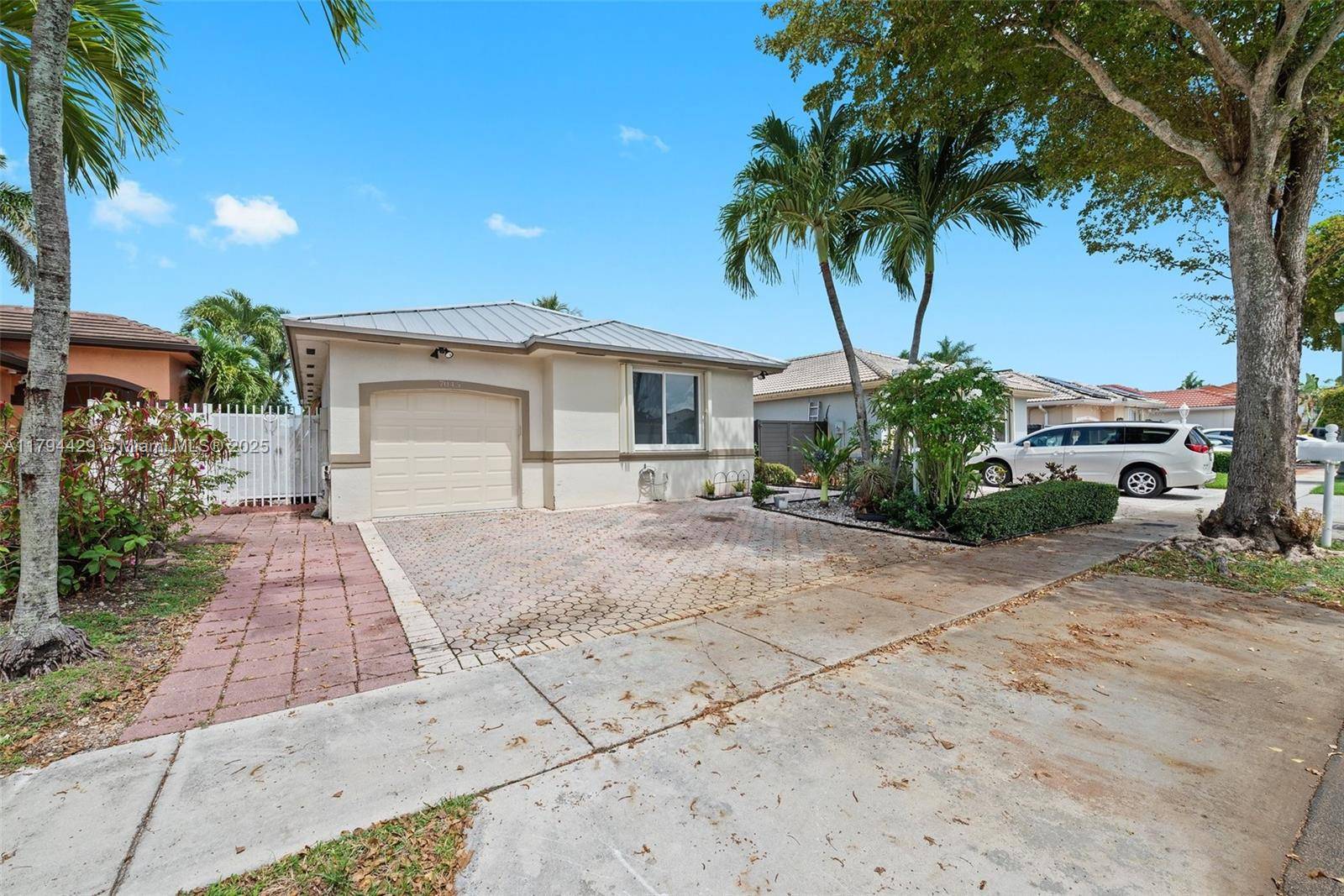 7045 SW 161 PLMiami - picture