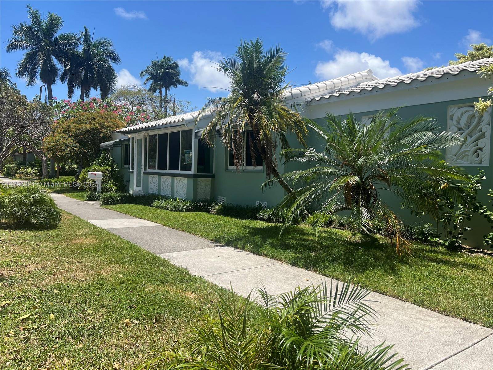 326 S 14th AveHollywood - picture