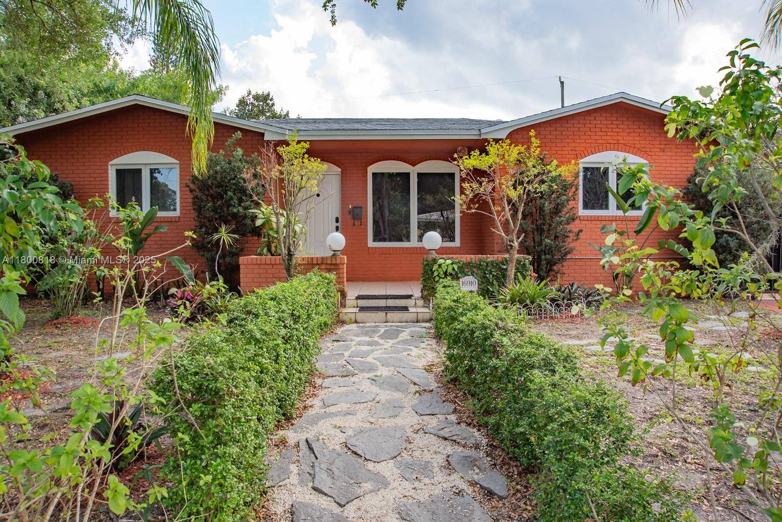 16910 NE 8th CtNorth Miami Beach - picture