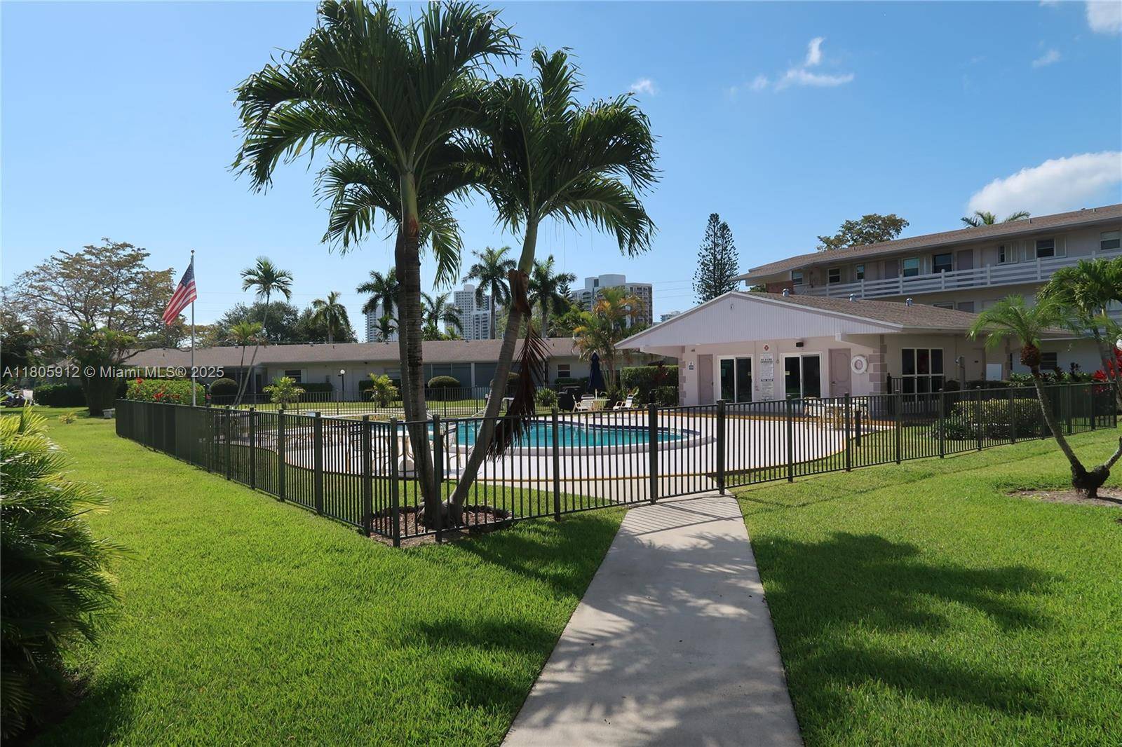 700 Layne BlvdHallandale Beach - Condo 1-4 Stories,Condo condo unit 112 - picture