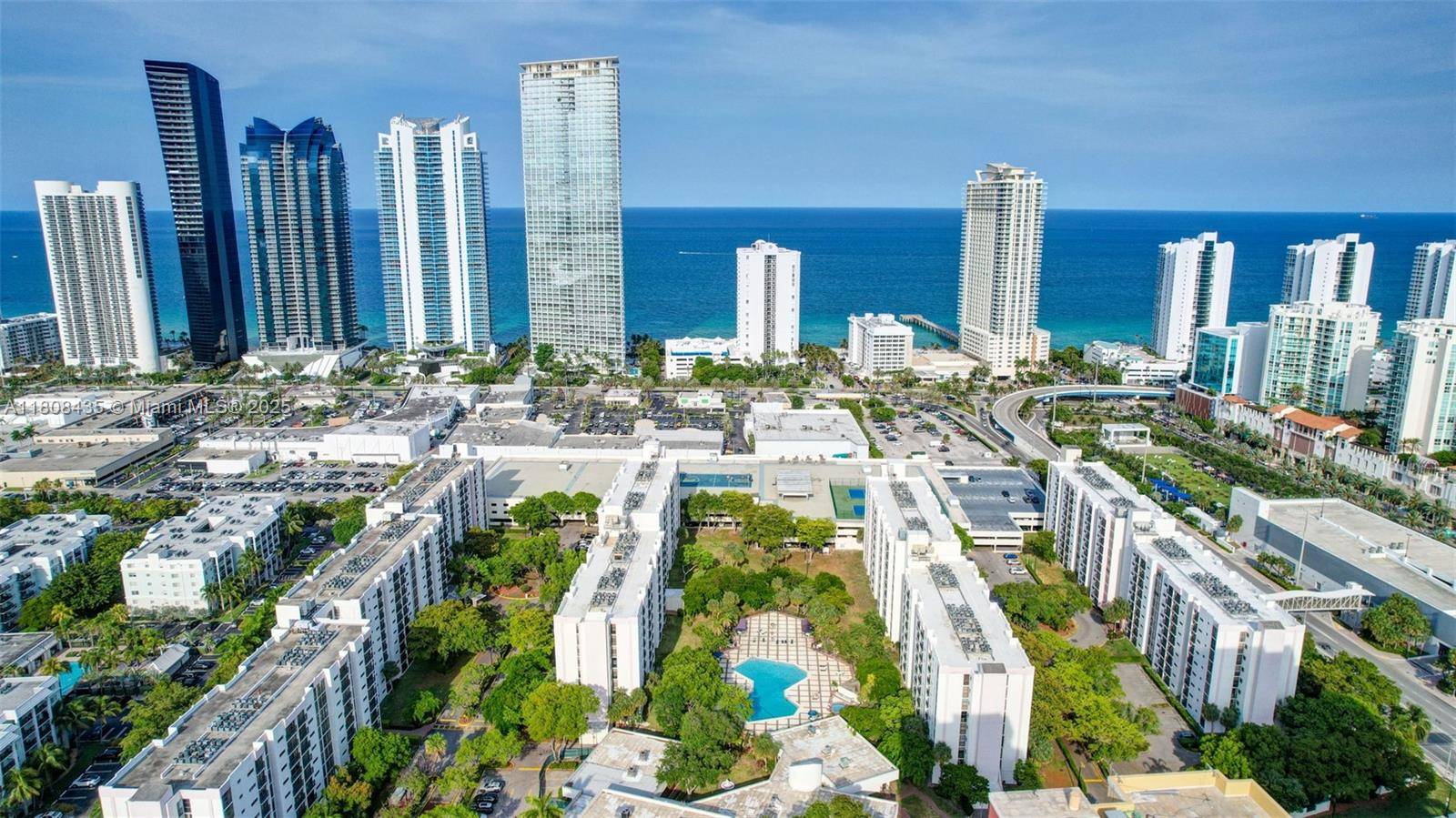 16919 N Bay RdSunny Isles Beach - PLAZA OF AMERICAS CONDO P condo unit 521 - picture