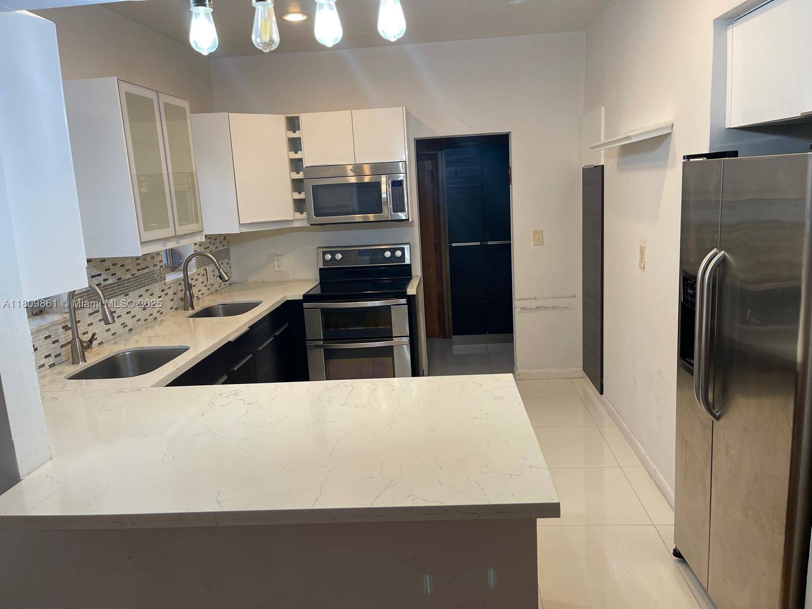 330 W 46th StMiami Beach - Single Family-Annual,House condo unit 1 - picture